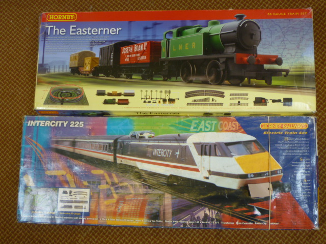 Hornby Intercity 125 Train Set with track and two Intercity coaches Image
