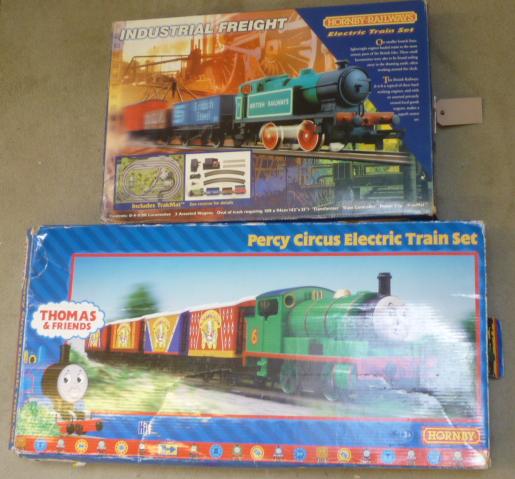 Hornby Thomas and Friends Circus Train Set with 0-4-0 tank and four goods vans Image
