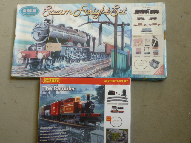 Hornby Train Set "The Rambler" with 0-4-0 tank and three wagons Image