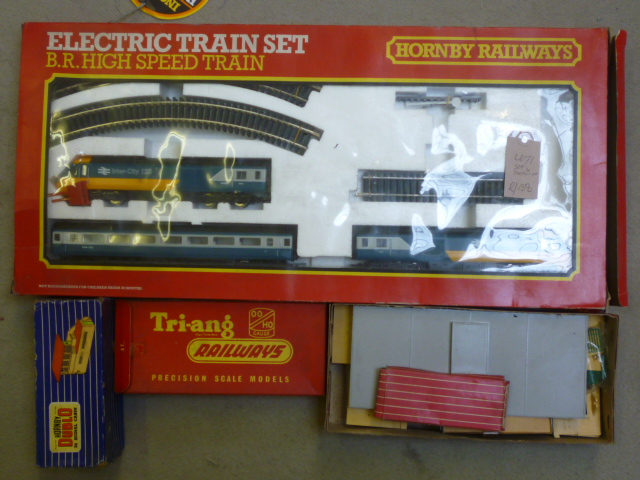 Hornby Intercity 125 Train Set with power car and two coaches Image