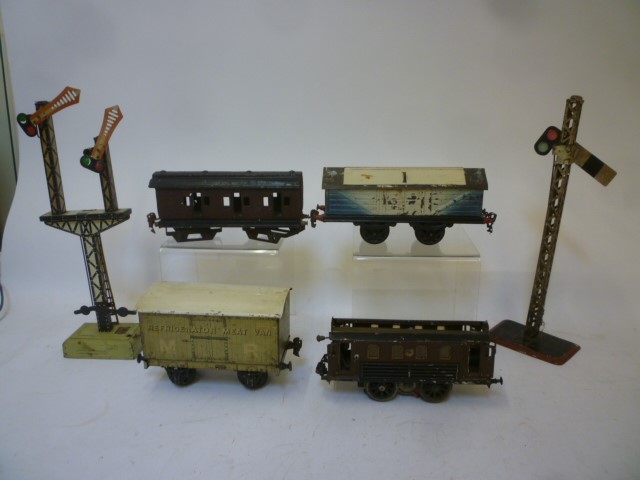 Playworn Marklin O gauge trains including 0-4-0 electric locomotive in brown Image