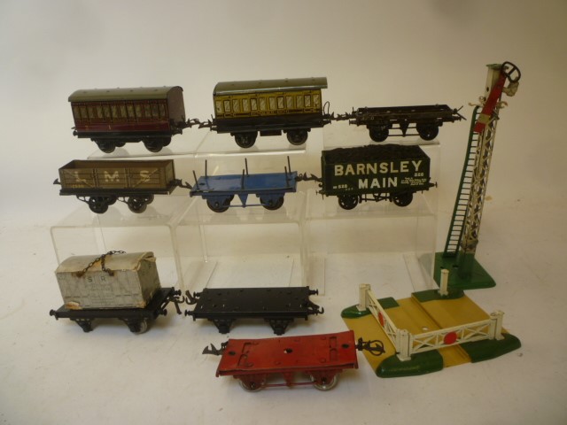 Hornby No.41 Clockwork Passenger Train Set with B.R. tank locomotive Image