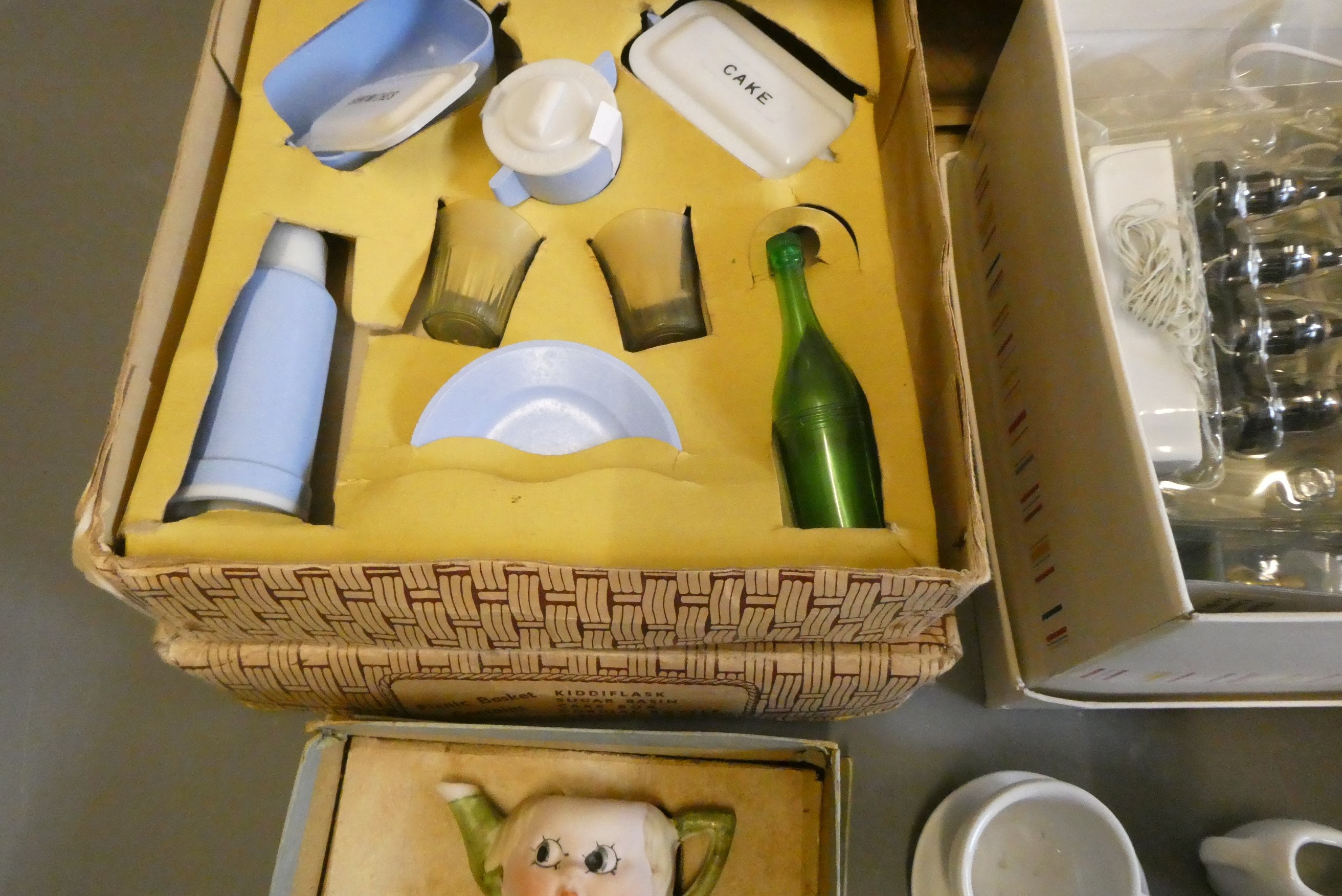 Doll's house furniture and accessories, including wood and metal fixtures, boxed light fittings, Image