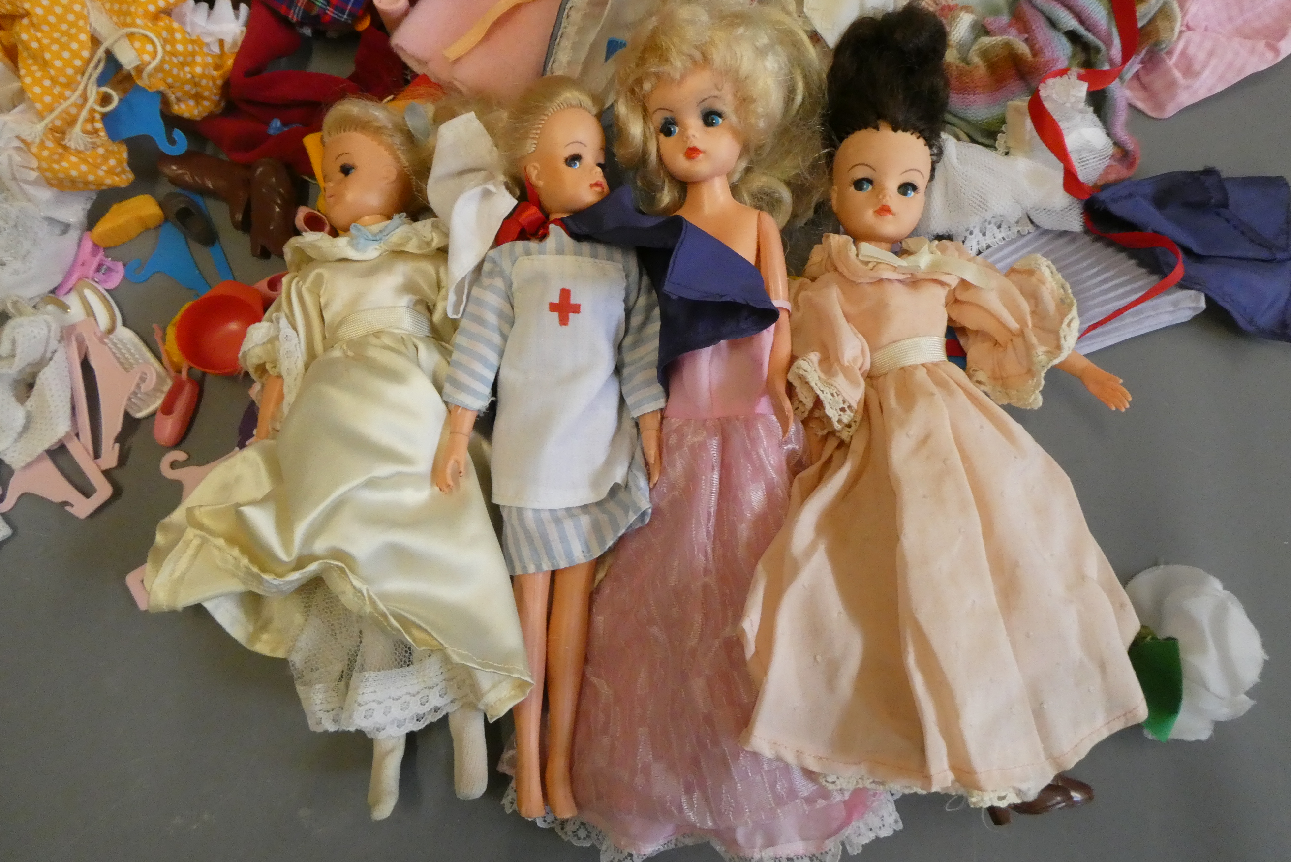 Four Sindy dolls and a collection of Sindy associated clothing and accessories (qty) Image