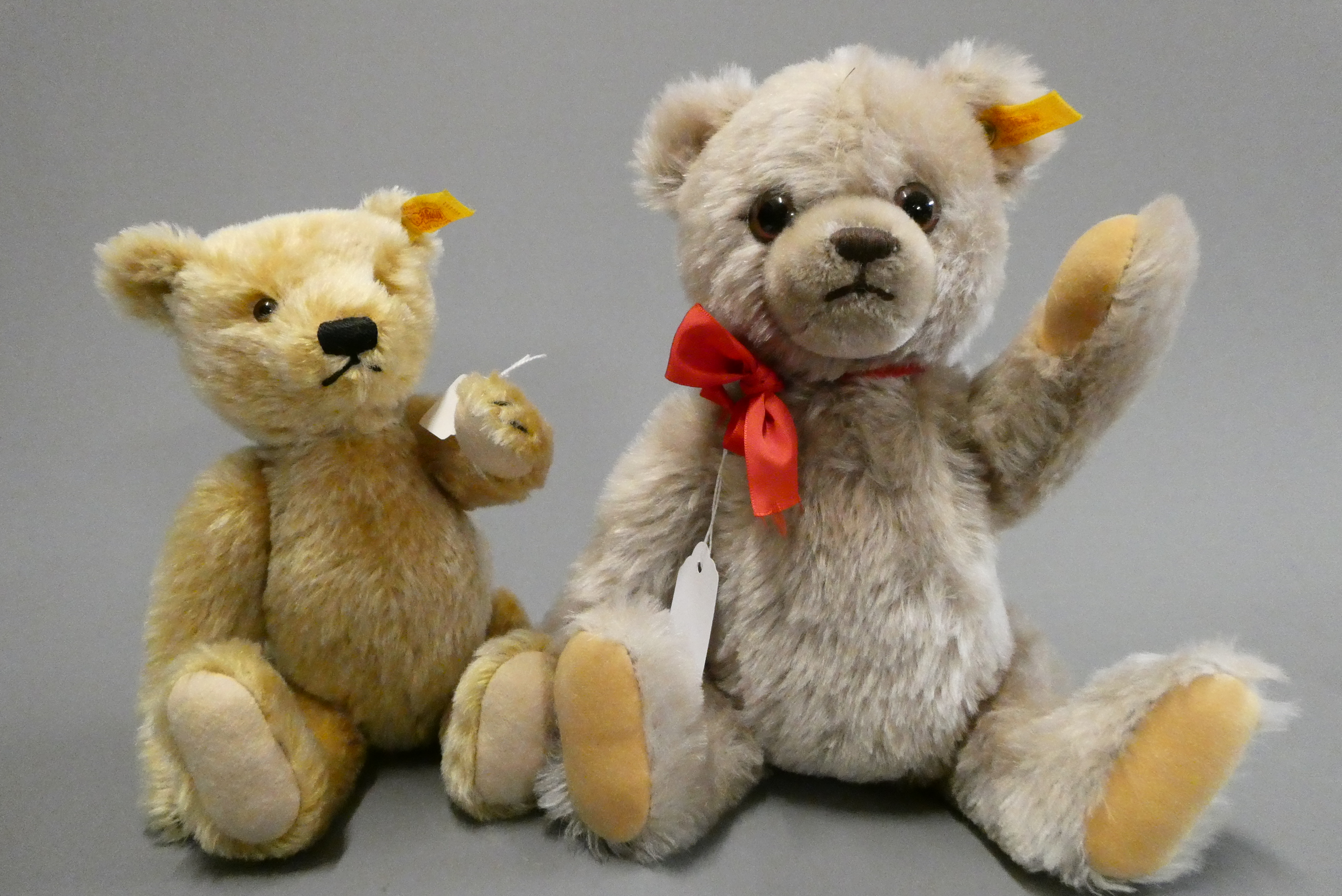 Two Steiff collector's teddy bears, comprising a 10 1/2" blond bear with felt pads and a 13" grey Image