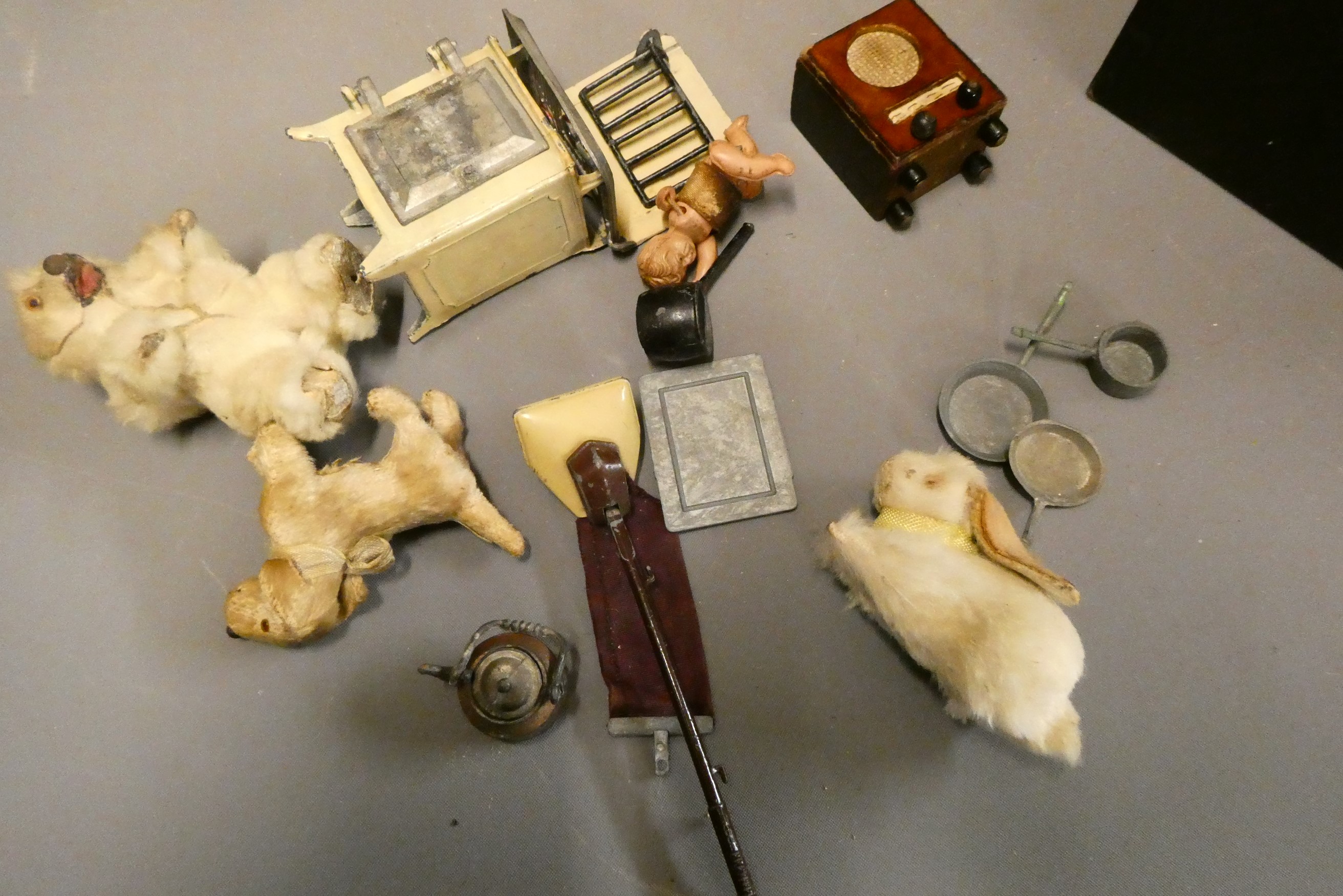 Vintage doll's house and accessories Image