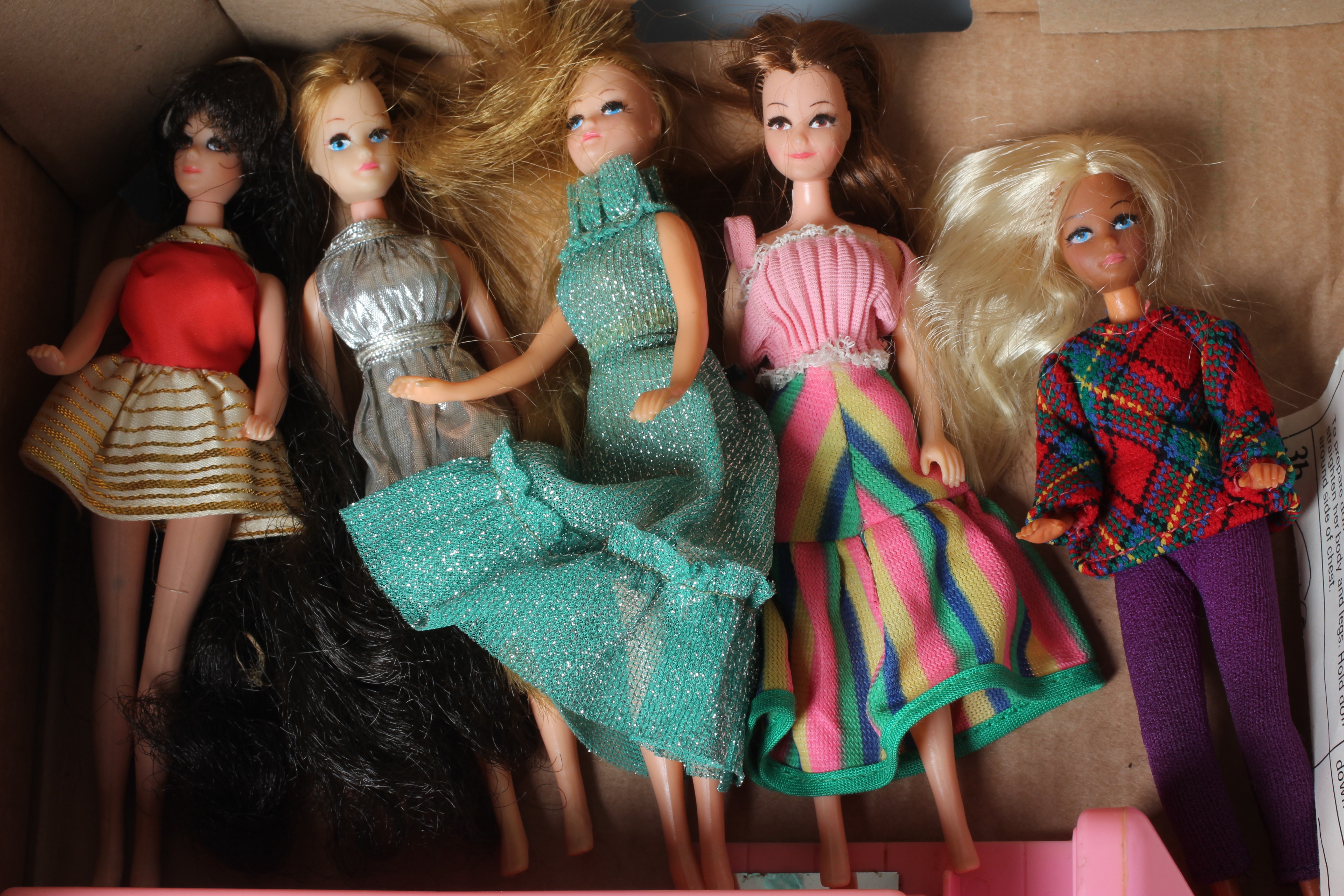 Five Palitoy Pippa dolls and accessories including clothes and a bathroom suite Image