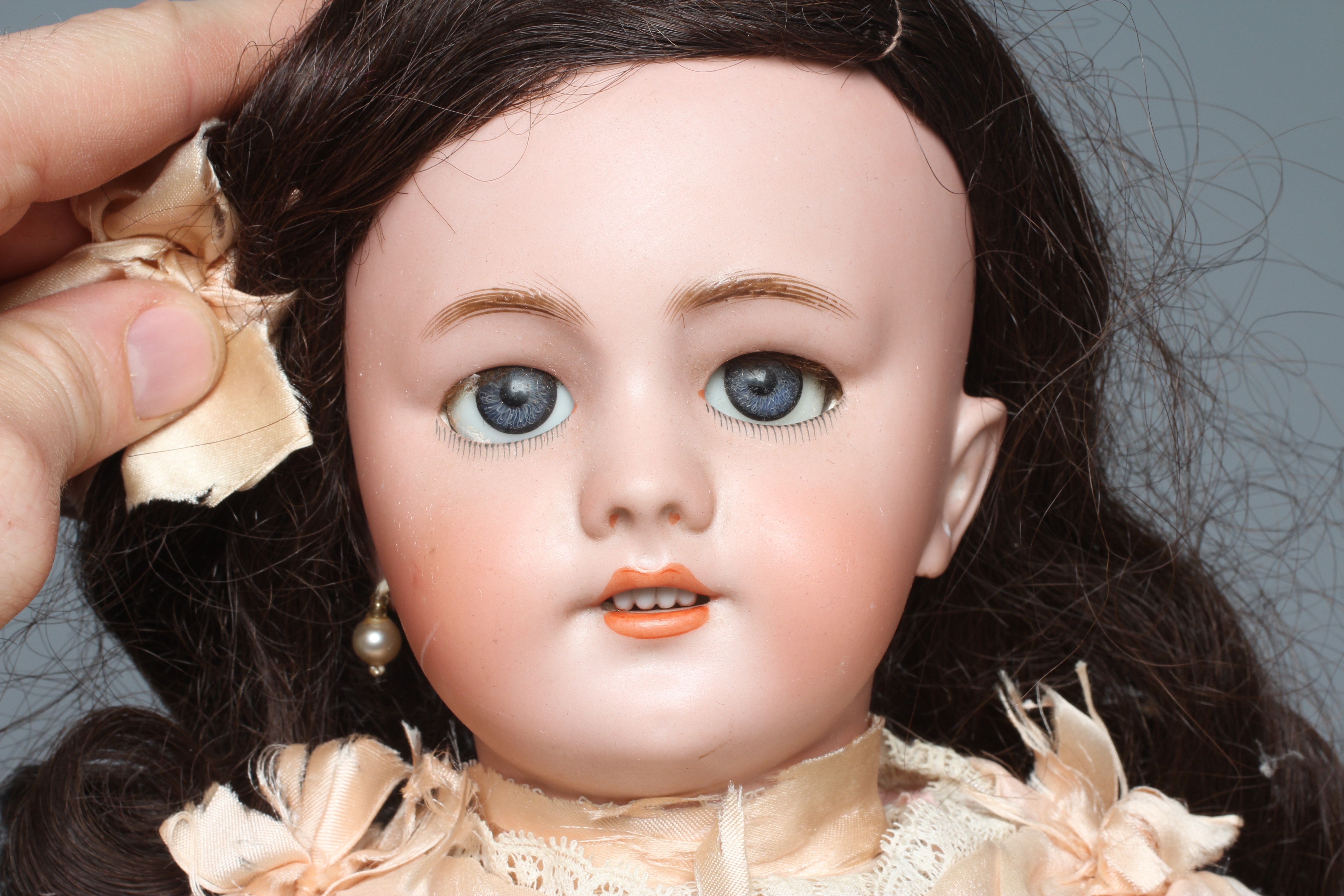 A French boxed Paris Bebe bisque socket head doll Image