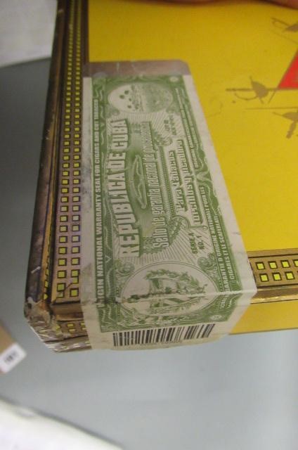 A box of 10 Montecristo No.2 Habana cigars Image