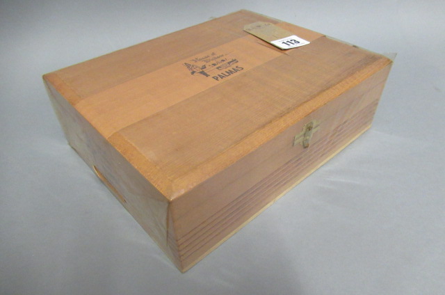 A box of 50 House Of Windsor Palmas cigars Image