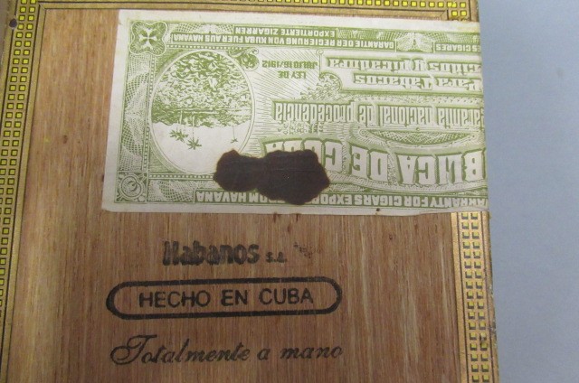 A black adorini humidor with hygrometer & Boveda 75 Image