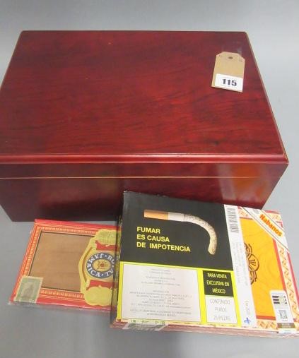 A cedar humidor with hygrometer & Boveda 75 Image