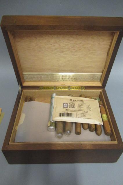 A 1940s wooden humidor with Boveda 75 Image