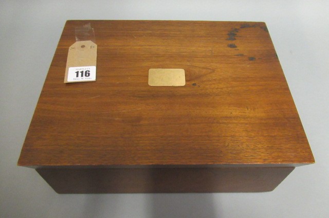 A 1940s wooden humidor with Boveda 75 Image