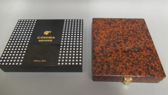 Two cigar boxes Image