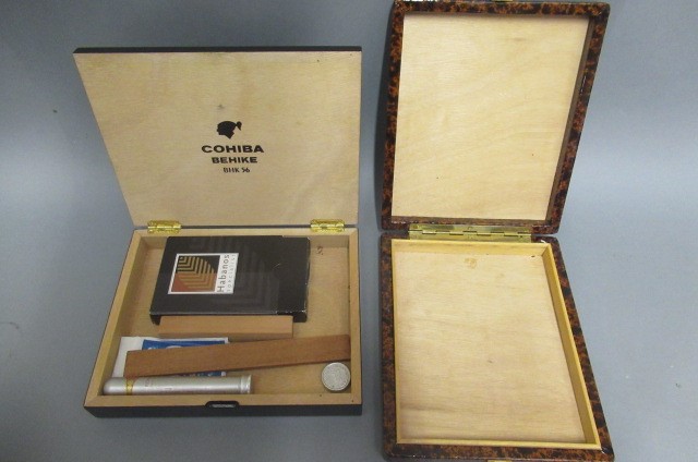 Two cigar boxes Image