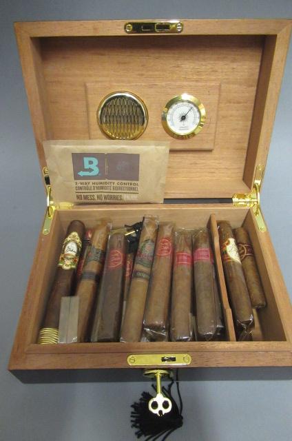 A hillwood humidor with two keys Image