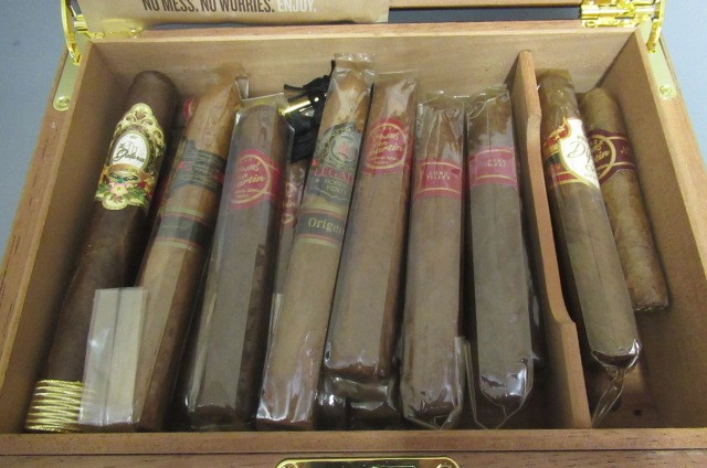 A hillwood humidor with two keys Image