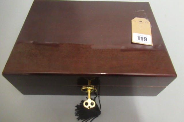 A hillwood humidor with two keys Image