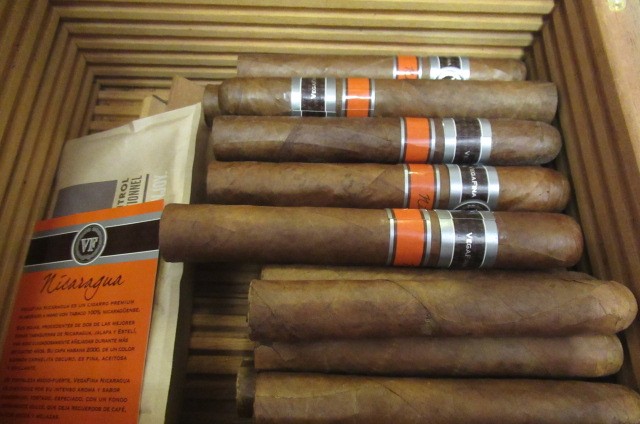 An adorini humidor with leaf design Image