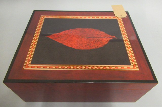 An adorini humidor with leaf design Image