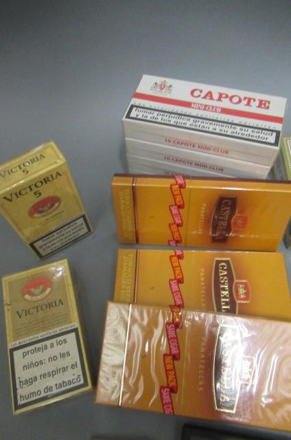 An assortment of cigars comprising 1 box of 25 Ritmeester half corona Image