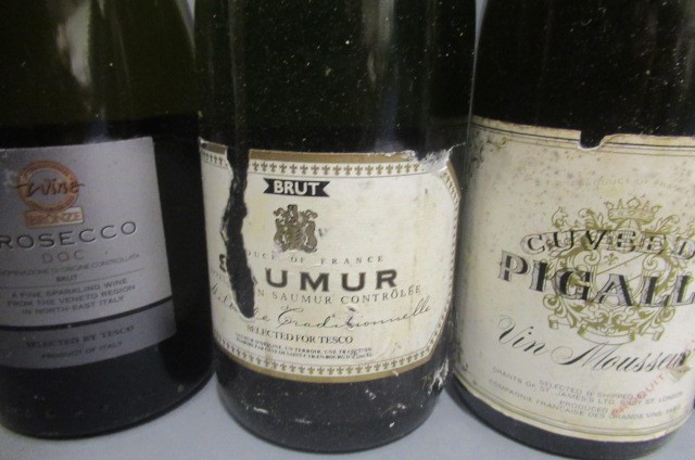 6 bottles sparkling wine Image