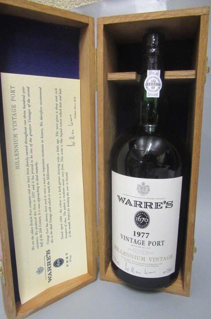 One magnum 1977 Warre's vintage port Image