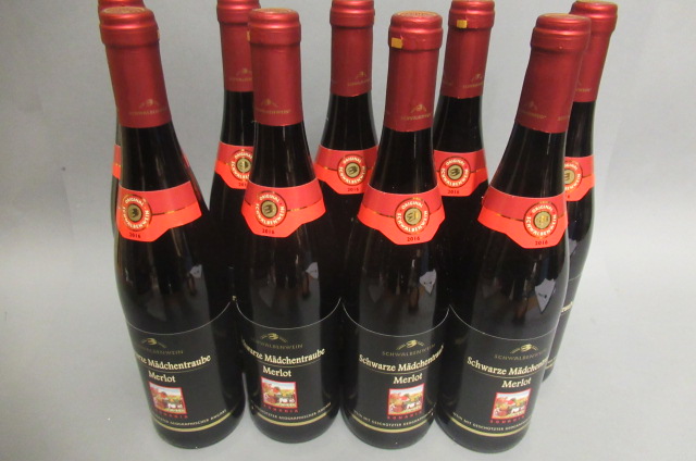 9 bottles Schwarze Madchentraube merlot Image