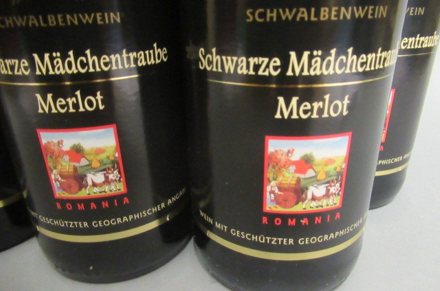 9 bottles Schwarze Madchentraube merlot Image