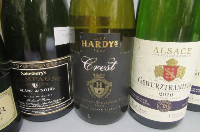 11 bottles of European & New World wine Image