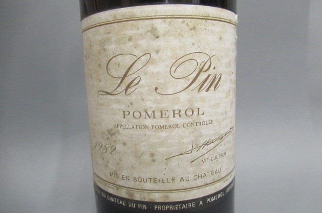 1 bottle Le Pin Image