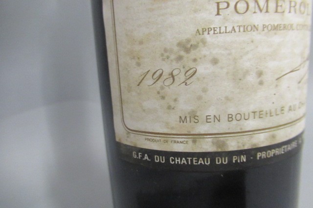 1 bottle Le Pin Image