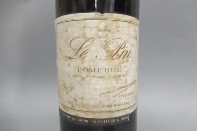 1 bottle Le Pin Image