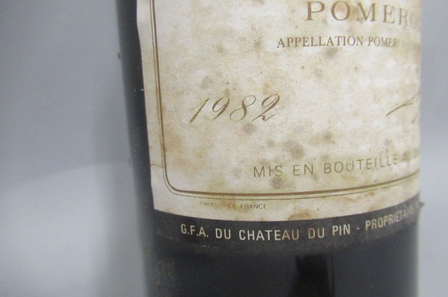 1 bottle Le Pin Image