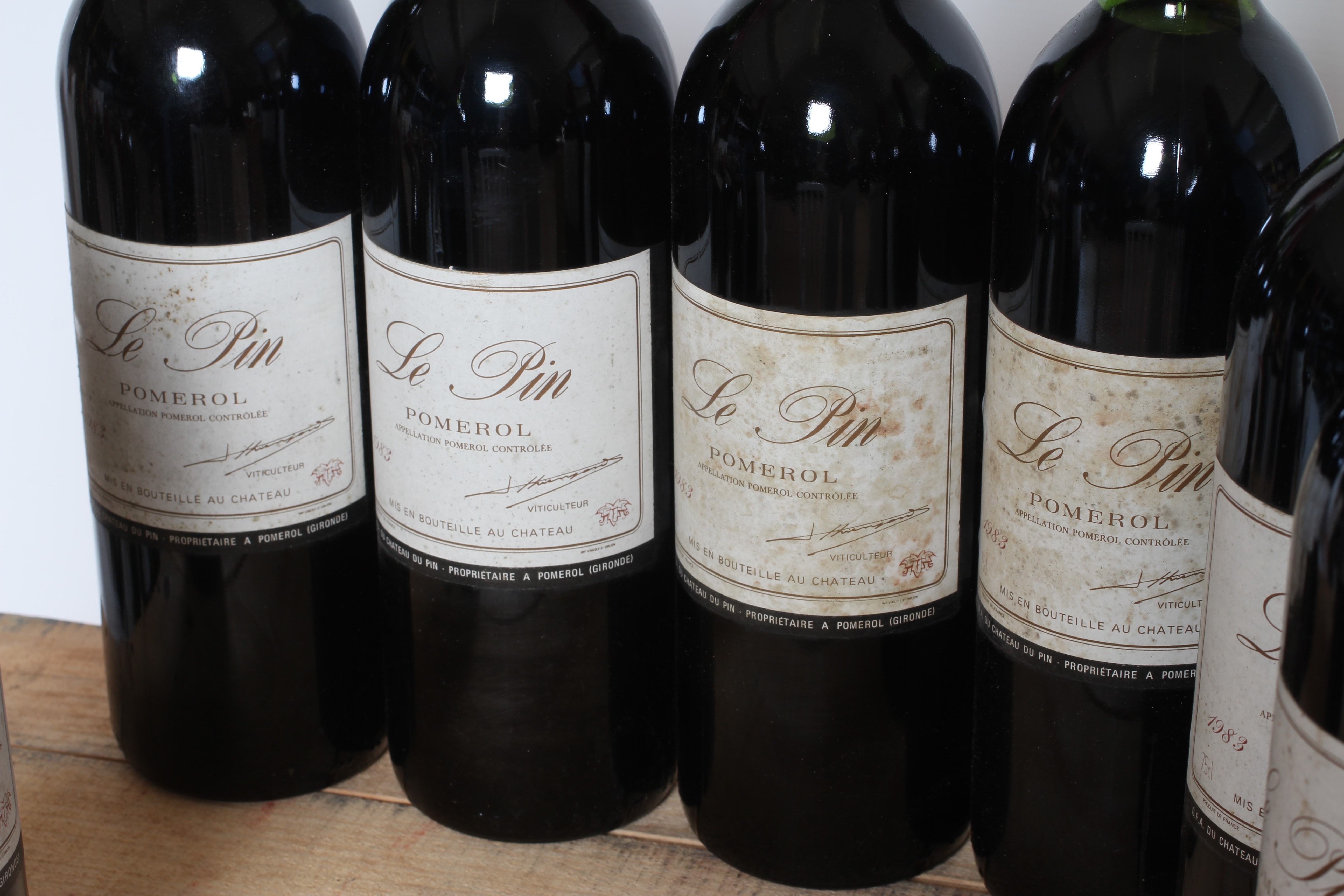 7 bottles Le Pin Image