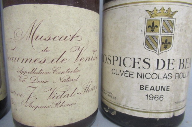1 bottle vintage Muscat de Beaumes de Venise Image