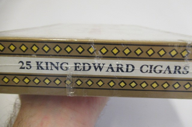 Box of 25 King Edward Invincible Deluxe cigars Image