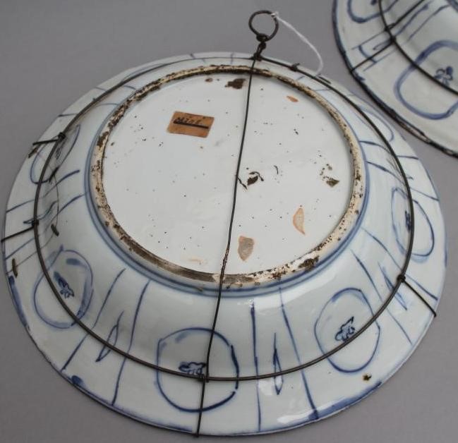 A CHINESE KRAAK PORCELAIN DISH of circular form with lobed rim Image