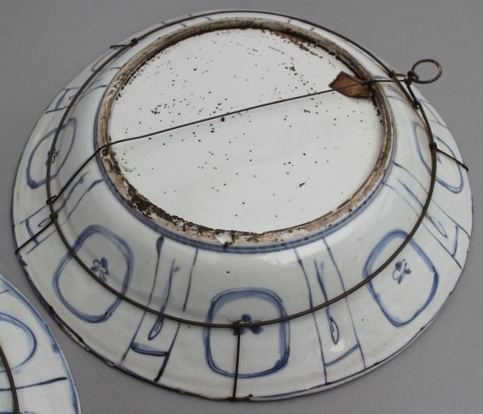 A CHINESE KRAAK PORCELAIN DISH of circular form with lobed rim Image