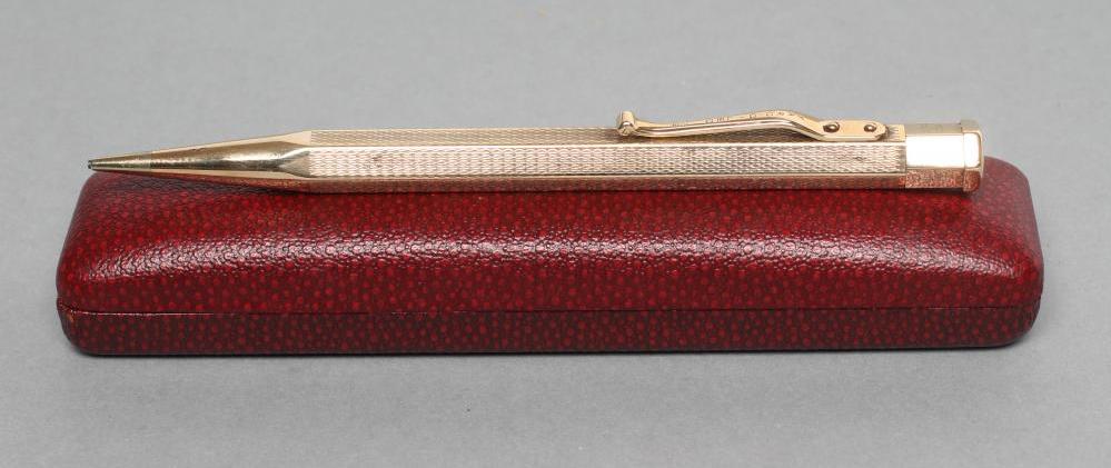 A 9CT GOLD "YARD-O-LED" PROPELLING PENCIL of octagonal form with engine turning enclosing a vacant Image