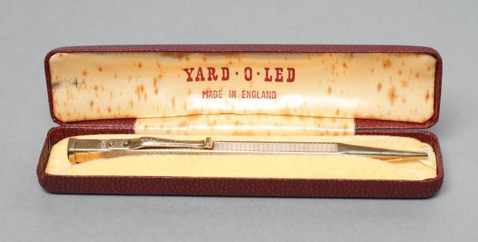 A 9CT GOLD "YARD-O-LED" PROPELLING PENCIL of octagonal form with engine turning enclosing a vacant Image