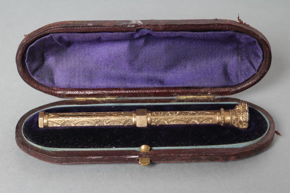 A VICTORIAN GOLD PLATED TELESCOPIC PENCIL Image