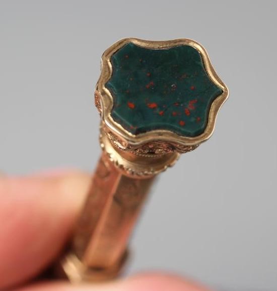 A VICTORIAN GOLD PLATED TELESCOPIC PENCIL Image