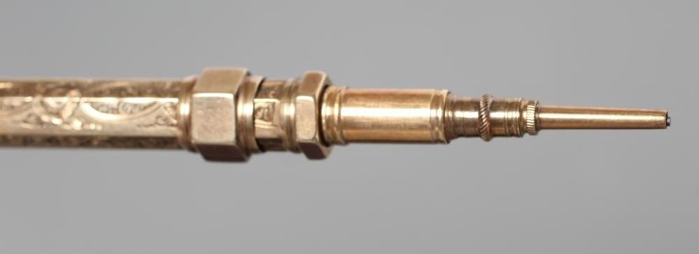 A VICTORIAN GOLD PLATED TELESCOPIC PENCIL Image