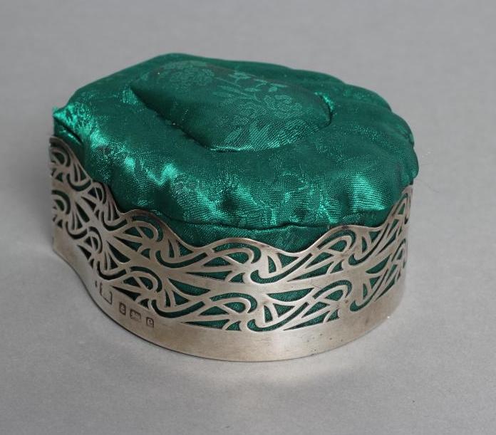 AN EDWARDIAN DRESSING TABLE BOX Image