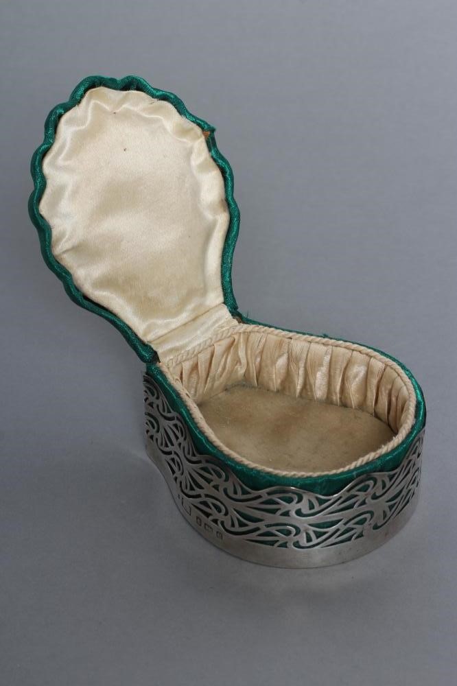 AN EDWARDIAN DRESSING TABLE BOX Image