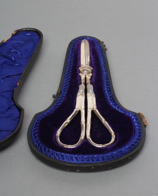 A PAIR OF LATE VICTORIAN SILVER GRAPE SCISSORS Image