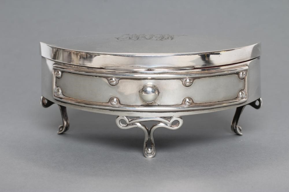 AN EDWARDIAN SILVER DRESSING TABLE BOX Image