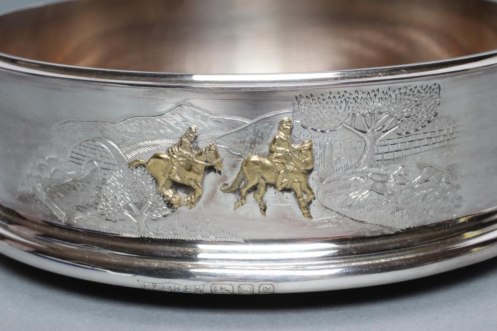 A SILVER BOTTLE COASTER Image